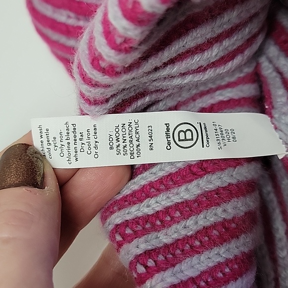 Athleta 3D Pom Beanie - Picture 5 of 5